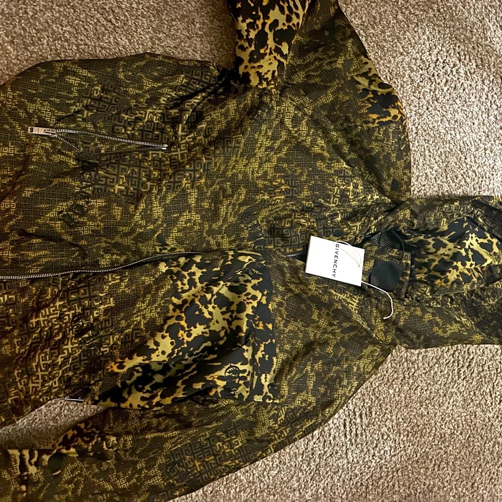 COPY - Givenchy jacket new - Picture 1 of 4